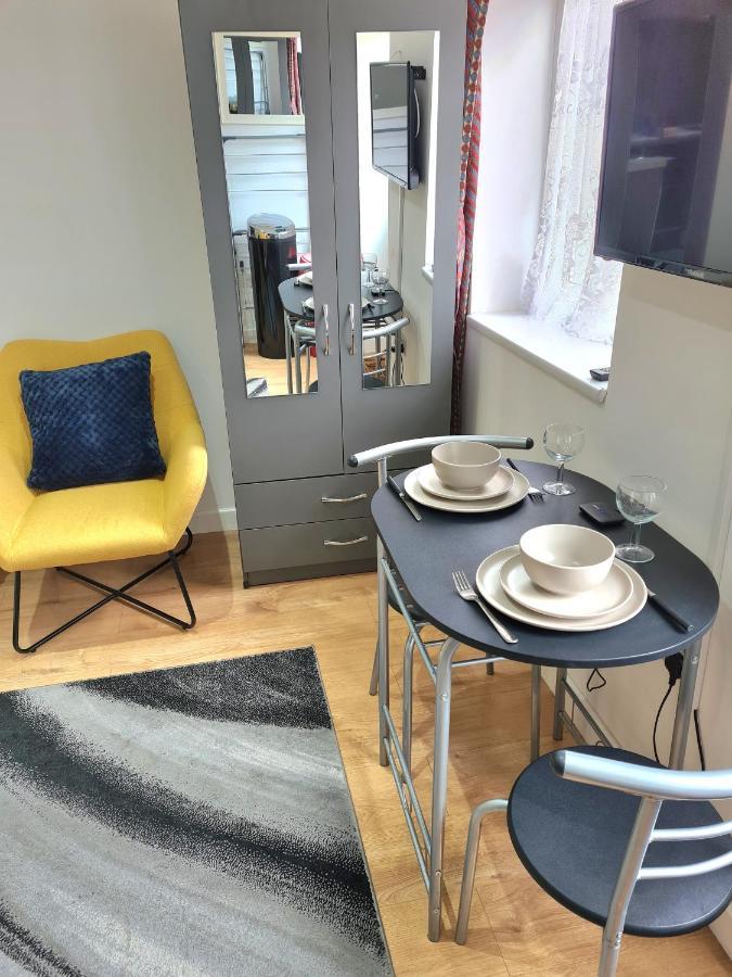 Lovely Central Studio/2Bed - 5Min To Train Station Slough Luaran gambar